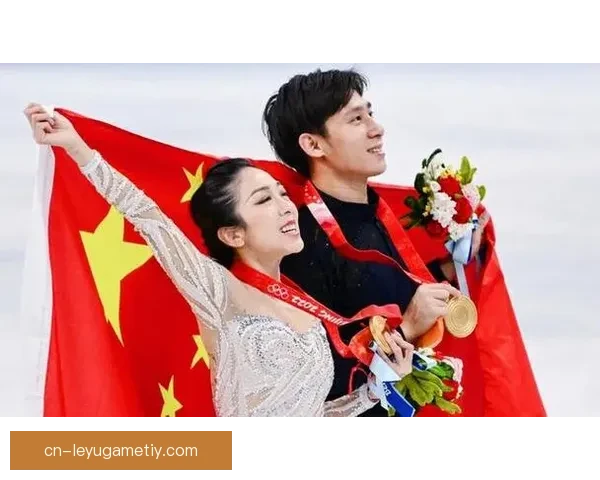 冬奥冠军夫妇甜蜜相拥瞬间感动